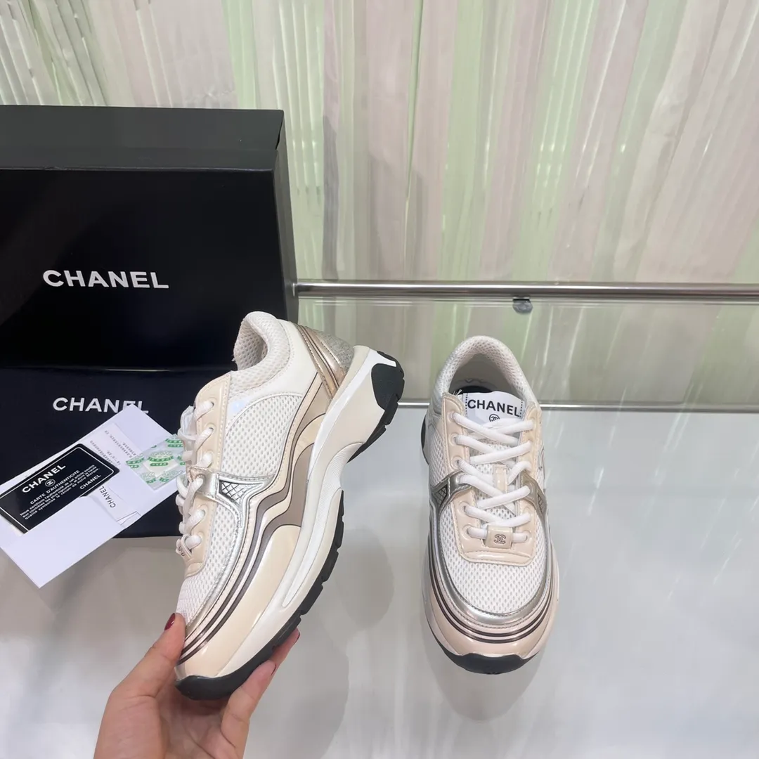 👟👟Ex-factory price 640👟👟 Latest 5 colors! Super pretty! 2023 super popular Chanel Chanel 23C King of Horns series casual sports shoes, incomparably beautiful and easy to wear, absolute fairy style, very light, super soft inside, super comfortable, breathable upper design, high-end color matching, versatile, must-have model of the year, upper: cowhide and cloth stitching, original craftsmanship, lining: breathable mesh, original foam combination outsole, size: 35-45